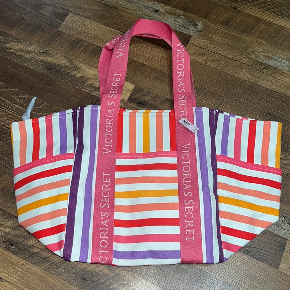 NWT Large Victoria’s Secret Weekender Canvas bag🤩 Zip Closure